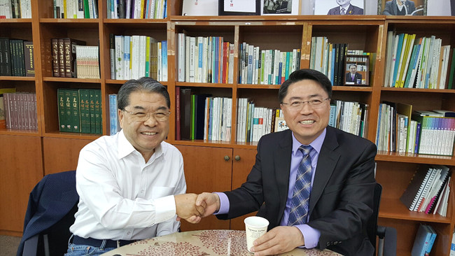 Young Kee Lee -  the President of the World Recreation Educational Association (WREA) met Jae Jung Lee, the Superintendent of Gyunggi Province (former deputy prime minister of unification) and discuss…